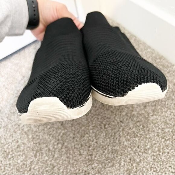 J/Slides Great Knit Lightweight Sneakers - Picture 4 of 8